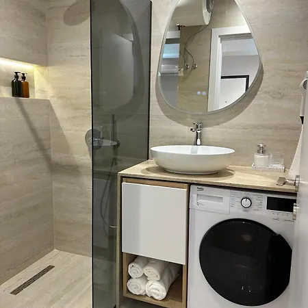 Luxury Apartment *